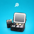 Bolso organizador de maquillaje con espejo LED de 3 niveles, compartimento para brochas y material impermeable. Imagen Portada | Pillaca