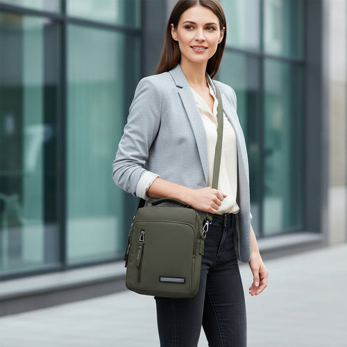 Bolso manos libres unisex color negro con 5 bolsillos con cremallera y compartimento para tablet | Pillaca
