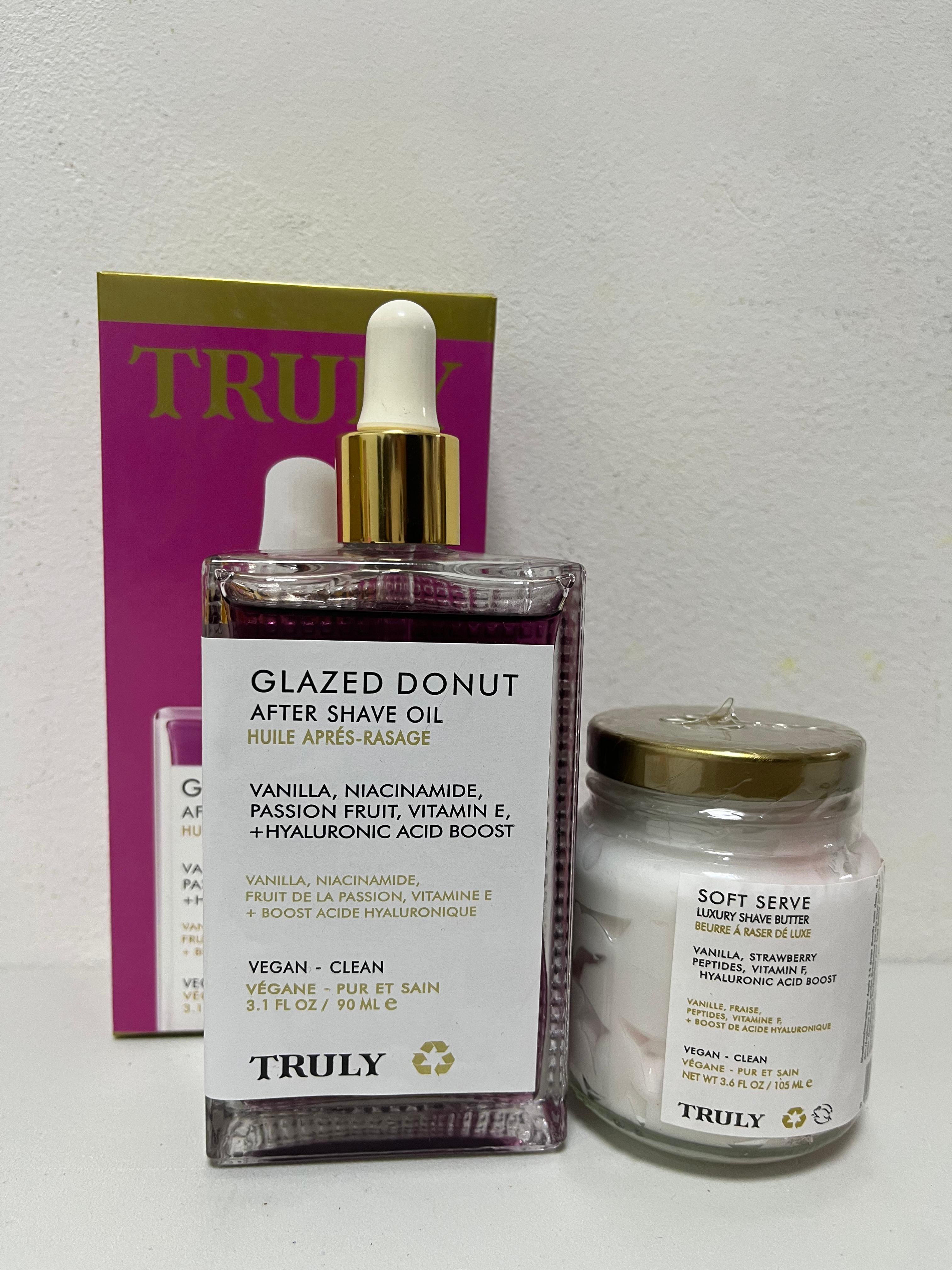 Dúo Truly Glazed: aceite de afeitar Donut y mantequilla corporal Soft Serve - presentación juntos | Pillaca