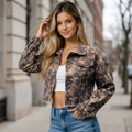 Chaqueta Alma Café para mujer, corte clásico sin pretina, 100% algodón, estampado en tonos café, tallas S a XL | Pillaca